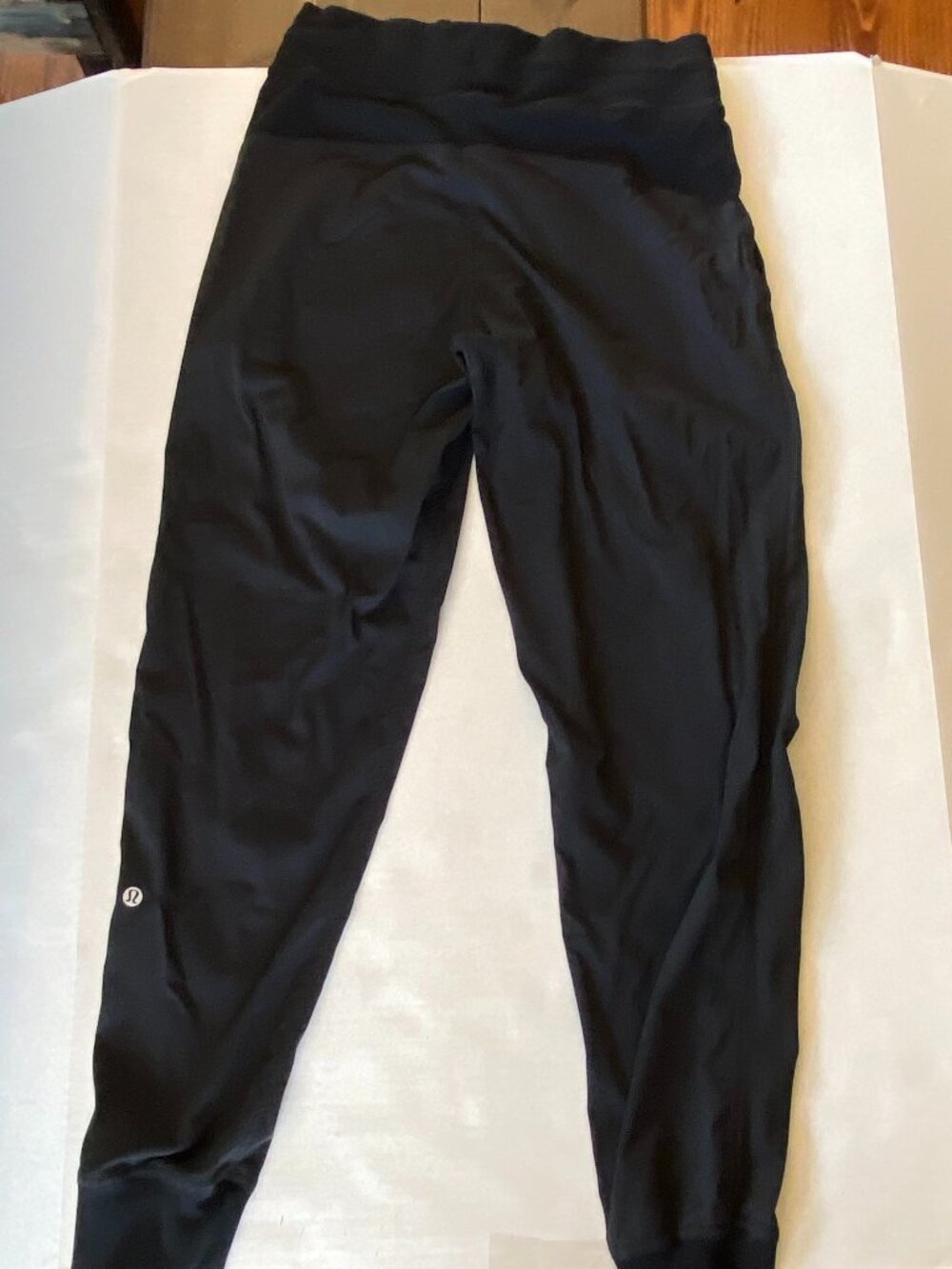 LuLu Lemon Women's black joggers Sz 6
